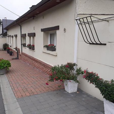 Relais Des Tourterelles Bed and Breakfast La Neuville-aux-Joutes Exteriör bild